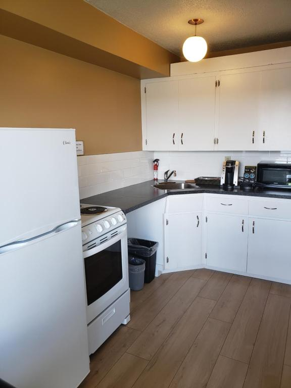 Oceanfront Full Kitchen Suite with Private Balcony 2 Queen - Photo 22